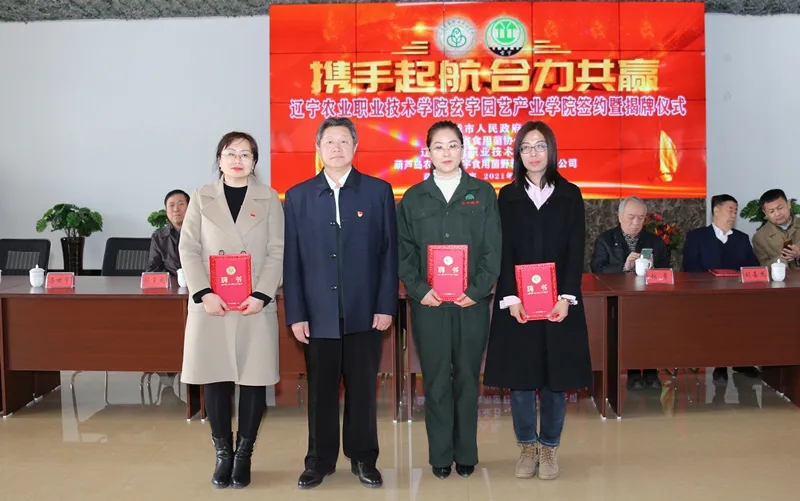 张政董事长_张政央视主持人图片(3)